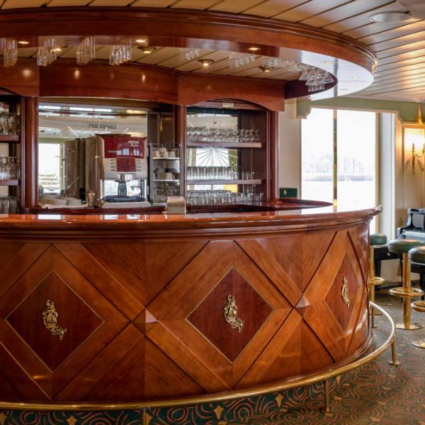 The bar of a Hotelschiff